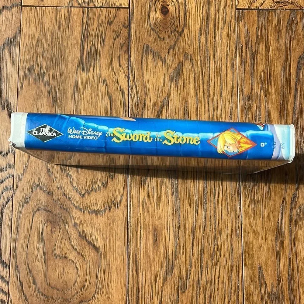 Disney Black Diamond classic The Sword in the Stone VHS tape.